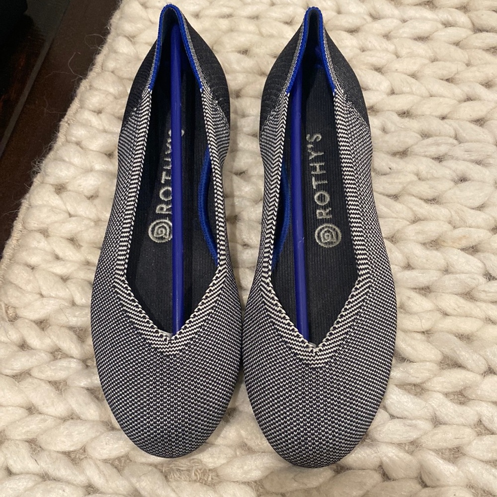 Like new - Rothy’s size 8 flats